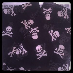 Relisted Skull and Bones Scarf